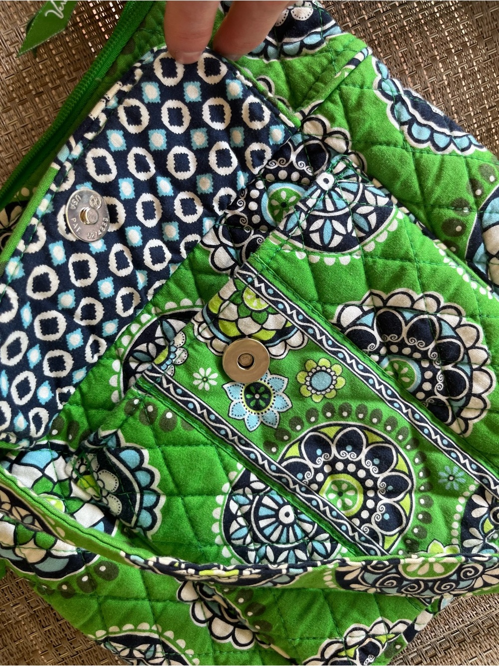 Vera Bradley Cupcakes Green Quilted Floral Medallion Crossbody Boho - Picture 5 of 10